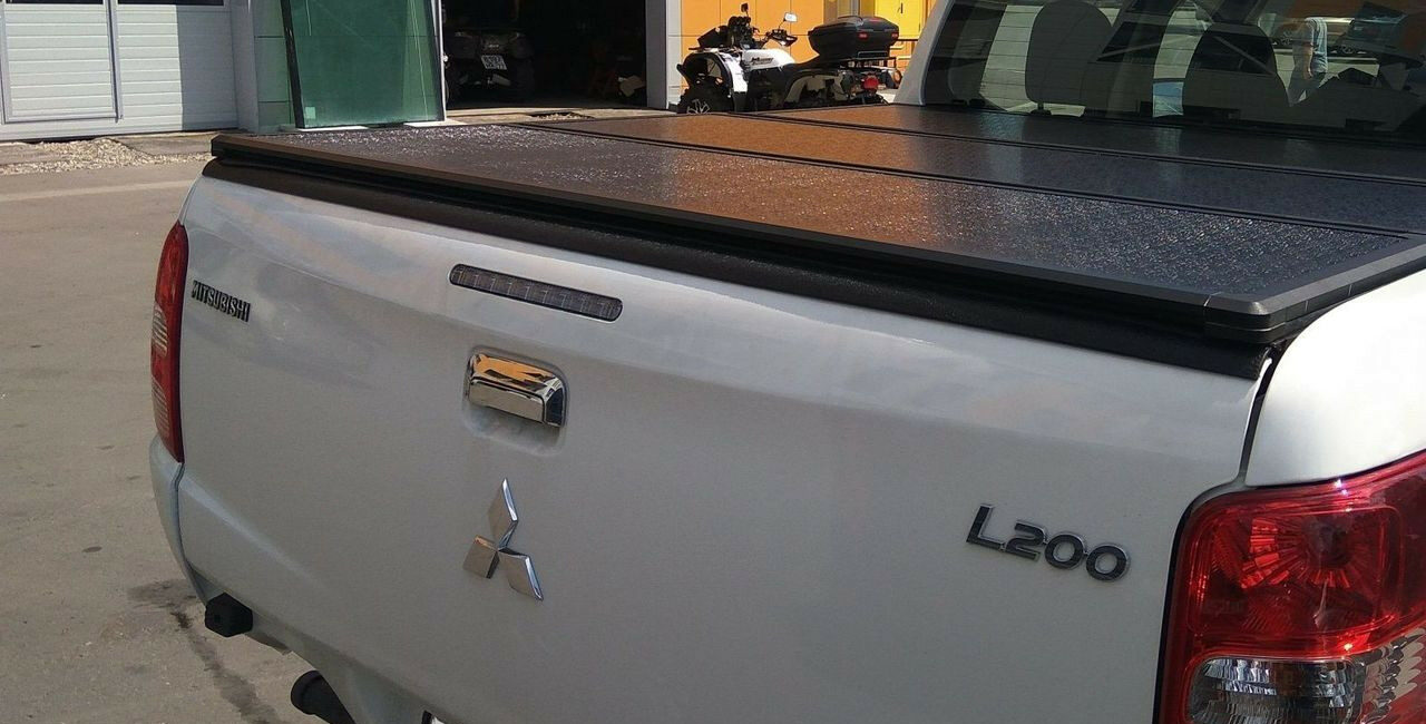 Жесткая трехсекционная крышка кузова Kramco для пикапа MITSUBISHI L200 2015-2018 - Крышки кузова - MITSUBISHI - Mitsubishi L200