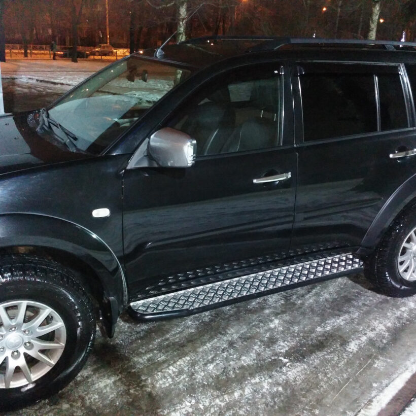 Пороги силовые Mitsubishi Pajero Sport 2008-2015 цельная ступень - Силовые пороги