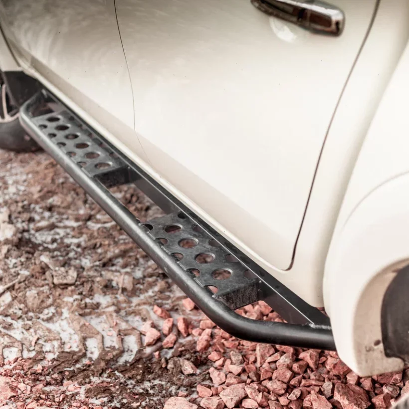 Пороги силовые Isuzu D-Max 2020+ цельная ступень - Силовые пороги