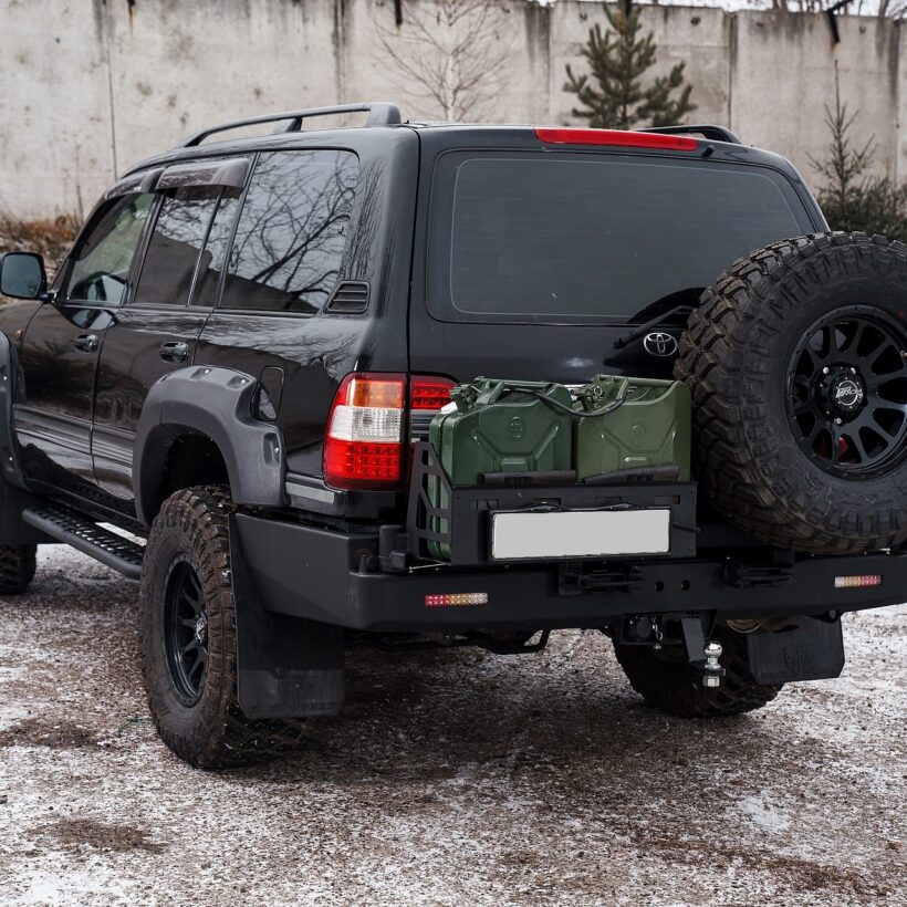 БАМПЕР СИЛОВОЙ ЗАДНИЙ TOYOTA LAND CRUISER 100 КВАДРАТ, КАЛИТКА СПРАВА, ДВЕ КАНИСТРЫ СЛЕВА, ФОНАРИ - Силовые бамперы - TOYOTA - Toyota Land Cruiser