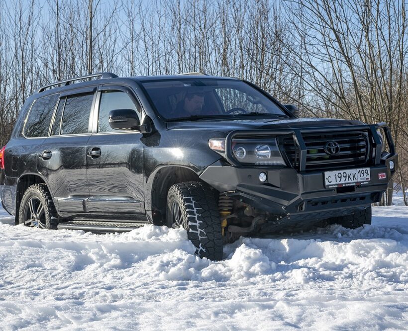 Бампер РИФ силовой передний Toyota Land Cruiser 200 2007-2015 c доп. фарами, защитной дугой и защитой бачка омывателя - Силовые бамперы - TOYOTA - Toyota Land Cruiser