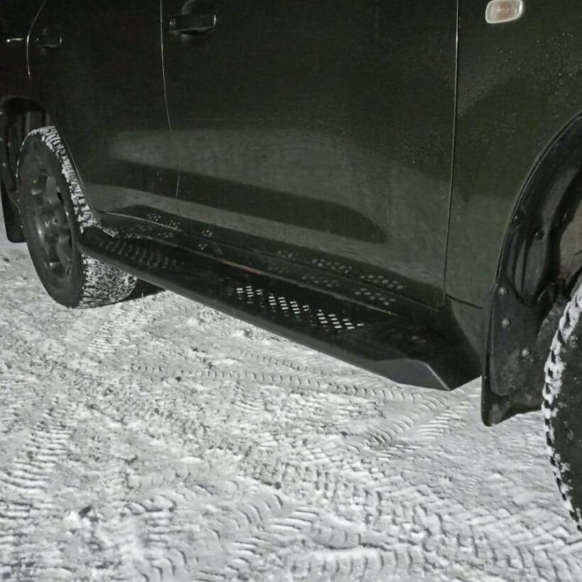 Силовые пороги цельногнутые Toyota Land Cruiser 200 - Силовые пороги