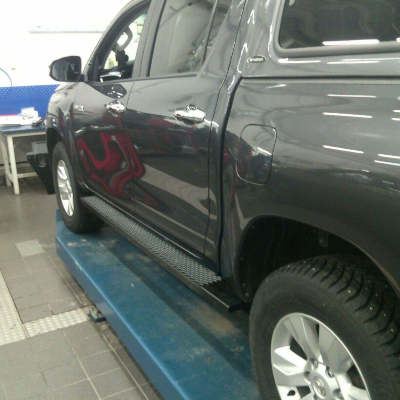 Силовые пороги Toyota Hilux Revo (2015-2020) - Силовые пороги