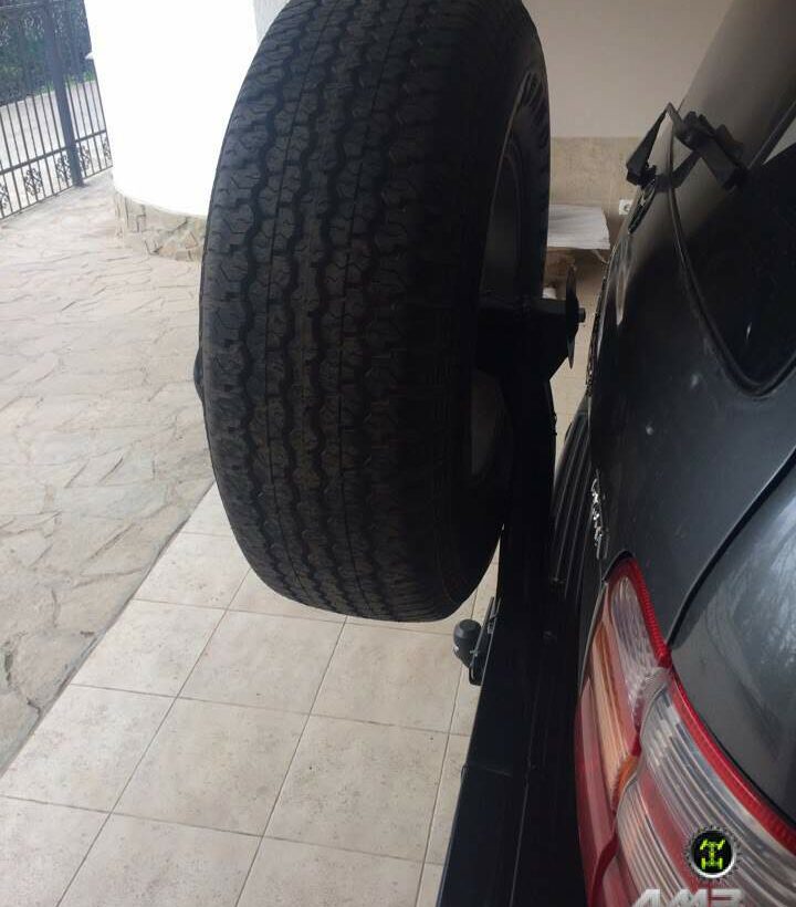 Калитка запасного колеса в штатный бампер Toyota Land Cruiser 100, Lexus LX 470 - Экстерьер - TOYOTA - Toyota Land Cruiser