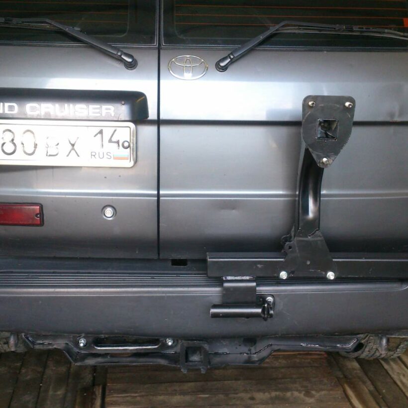 Калитка запасного колеса в штатный бампер Toyota Land Cruiser 105 - Экстерьер - TOYOTA - Toyota Land Cruiser