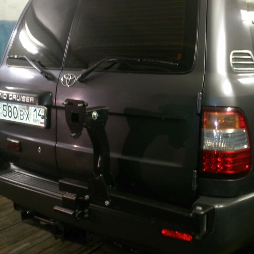 Калитка запасного колеса в штатный бампер Toyota Land Cruiser 105 - Экстерьер - TOYOTA - Toyota Land Cruiser