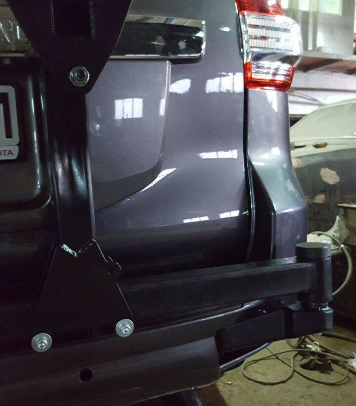 Калитка запасного колеса в штатный бампер Toyota Land Cruiser 150 - Экстерьер - TOYOTA - Toyota Land Cruiser