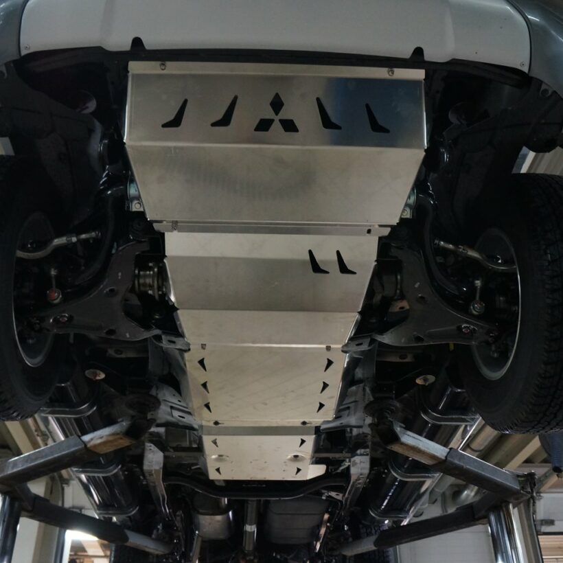 ЗАЩИТА ДНИЩА MITSUBISHI L-200, из 4х частей, алюминий 4 мм - Защита днища - MITSUBISHI - Mitsubishi L200