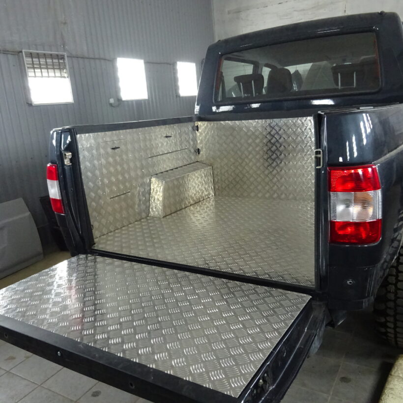 Обшивка грузового кузова с карманами UAZ Пикап с 2010- , рифл. алюм. 2мм, некрашенный - Крышки и тенты кузова - UAZ - UAZ Пикап