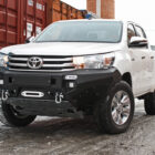 СИЛОВОЙ БАМПЕР ПЕРЕДНИЙ RIVAL АЛЮМИНИЕВЫЙ TOYOTA HILUX REVO (2015+) (БЕЗ ПТФ). Комплектация 1 - Силовые бамперы - TOYOTA - Toyota Hilux