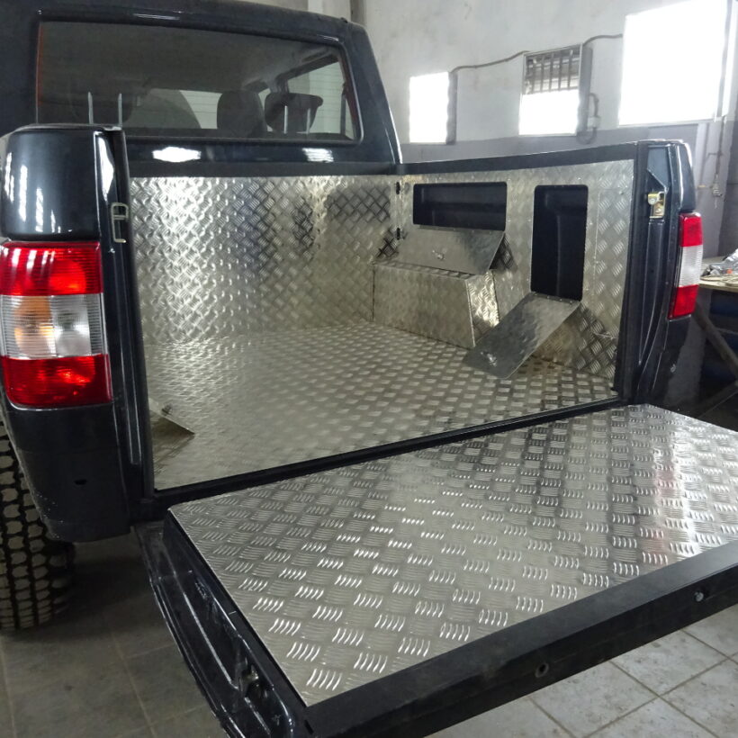 Обшивка грузового кузова с карманами UAZ Пикап с 2010- , рифл. алюм. 2мм, некрашенный - Крышки и тенты кузова - UAZ - UAZ Пикап