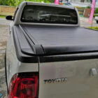 Крышка жесткая ROLL-B DELUXAUTO роллета выдвижная - Крышки и тенты кузова - TOYOTA - Toyota Hilux