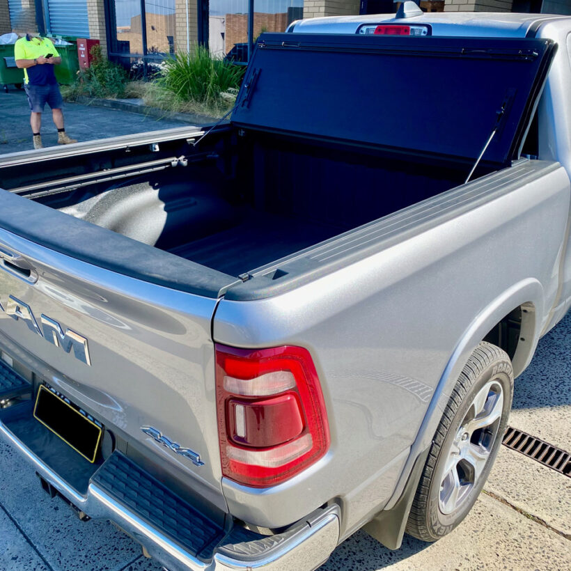 Крышка жесткая SK DELUXAUTO 4х секционная складная RAM 1500 CLASSIC - Крышки и тенты кузова - DODGE - Dodge Ram