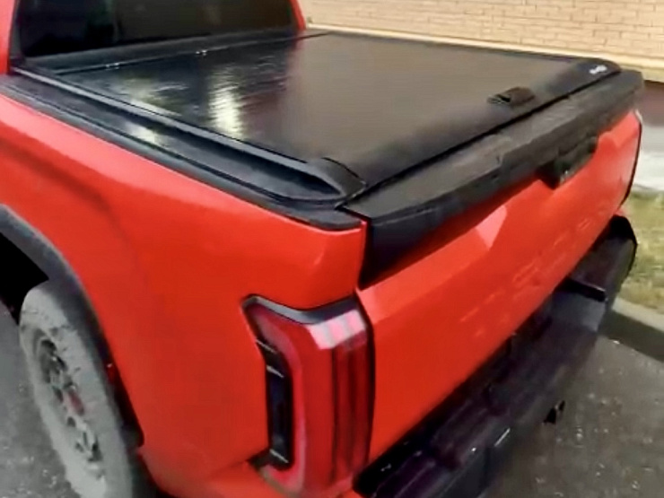 Крышка жесткая ROLL-B DELUXAUTO роллета выдвижная - Крышки и тенты кузова - TOYOTA - Toyota Hilux