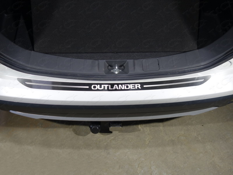 Накладка на задний бампер (лист шлифованный надпись OUTLANDER) для MITSUBISHI Outlander 2015-2018 - Экстерьер - MITSUBISHI - Mitsubishi Outlander