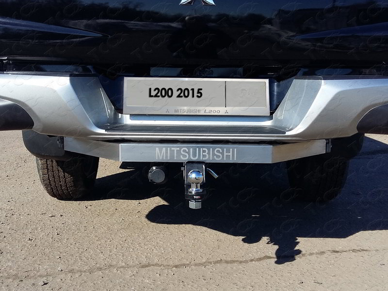 Тюнинг для MITSUBISHI L200 2019- \ Фаркоп (надпись Mitsubishi, усиленный, шар E нерж.) для автомобиля с задним бампером - Фаркопы - MITSUBISHI - Mitsubishi L200