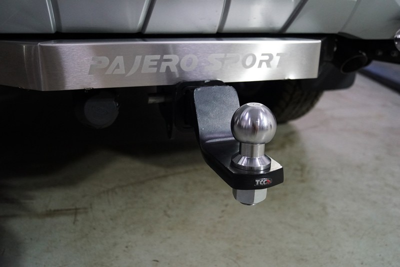 Фаркоп (надпись Pajero Sport, шар E нерж.) для MITSUBISHI Pajero Sport 2021- - Фаркопы - MITSUBISHI - Mitsubishi Pajero Sport