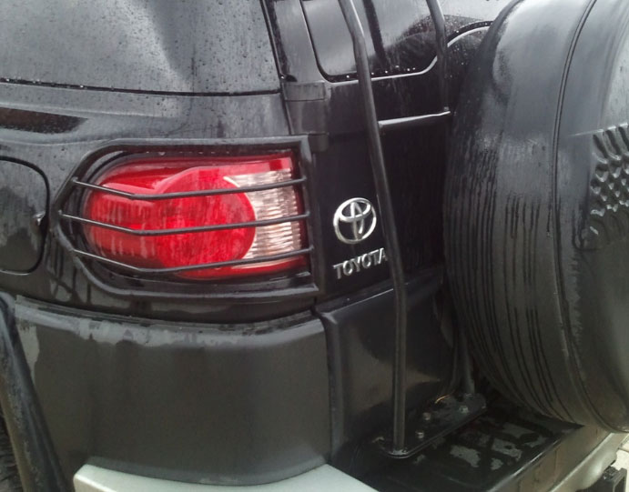 FJ Cruiser Защитные накладки на задние фонари, черные, стальные - Экстерьер - TOYOTA - Toyota FJ Cruiser