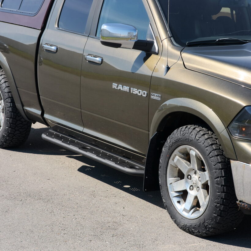 Пороги силовые BMS ALFA для Додж Рам 1500 Quad Cab 2009-2017 (2шт.) - Силовые пороги